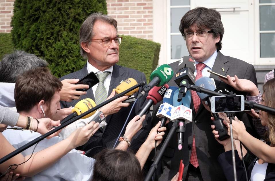 03 Mas Puigdemont estocada