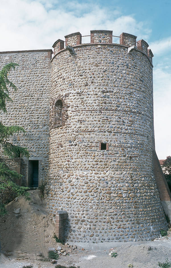 paretstortes castell